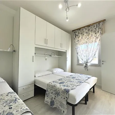 With Sea View Terrace דירה ביביונה